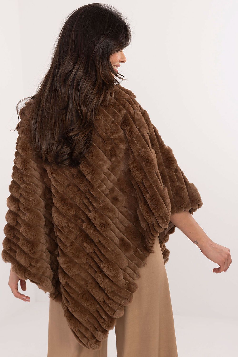 Poncho Model 190863 AT