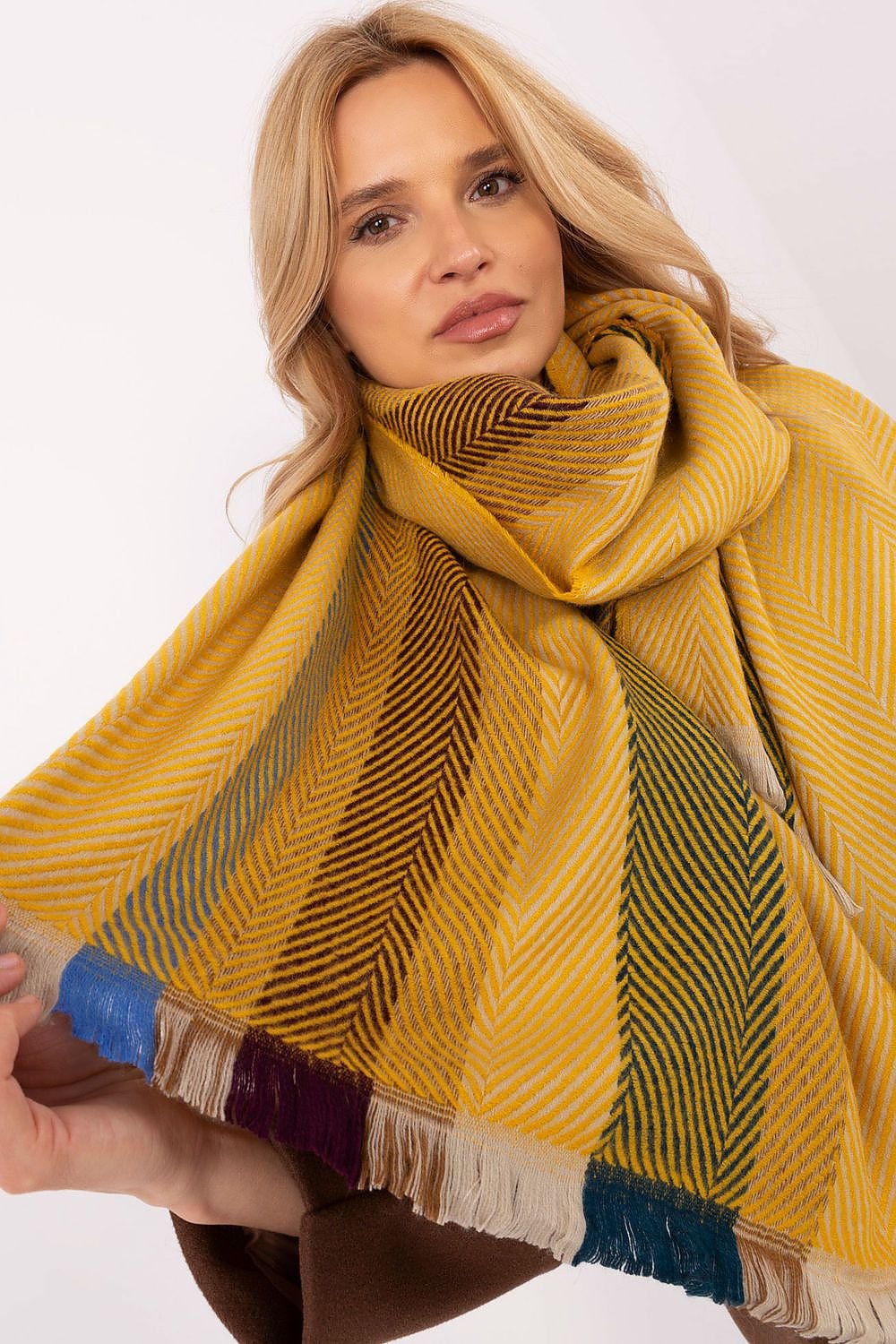 Scarf Model 206043 AT