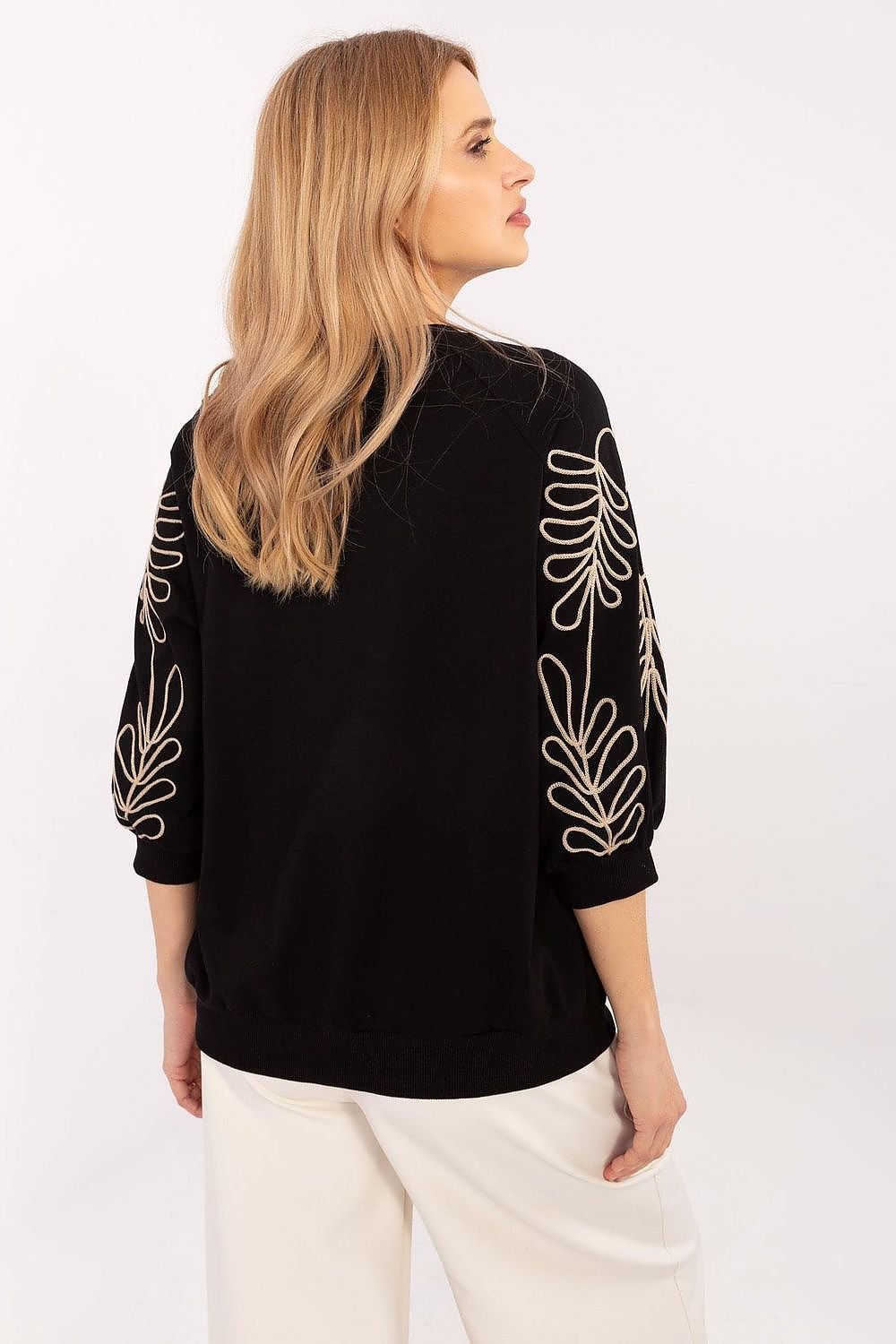 Sweater model 208237 Relevance