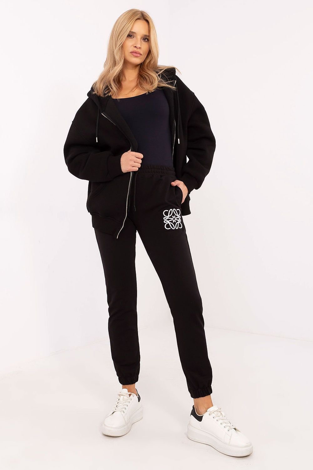 Tracksuit pants model 206057 Relevance