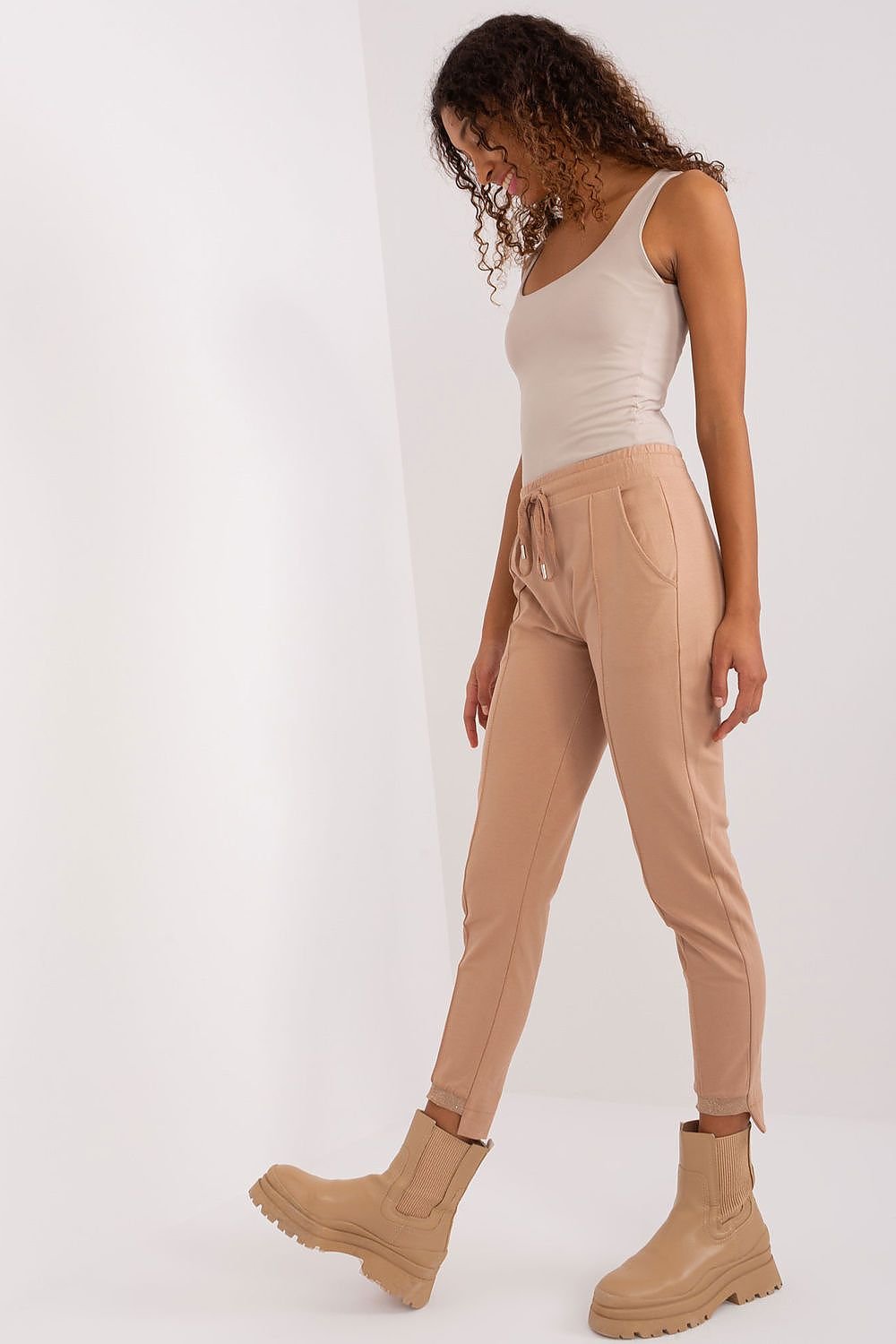 Tracksuit pants model 191233 Relevance